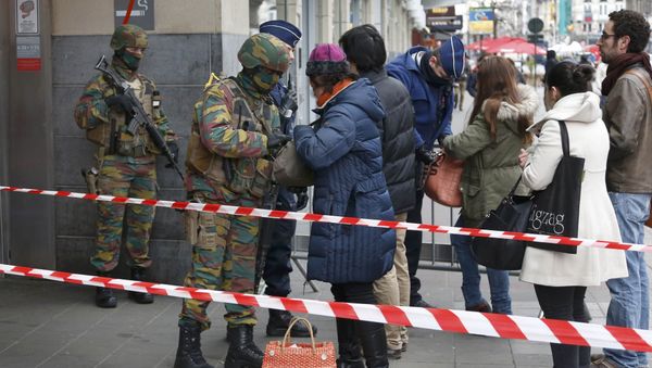 Belgian troops search people entering a subway station following Tuesday's bomb attacks in Brussels, Belgium, March 23, 2016 Belgian troops search people entering a subway station following Tuesday's bomb attacks in Brussels, Belgium, March 23, 2016 - Sputnik International