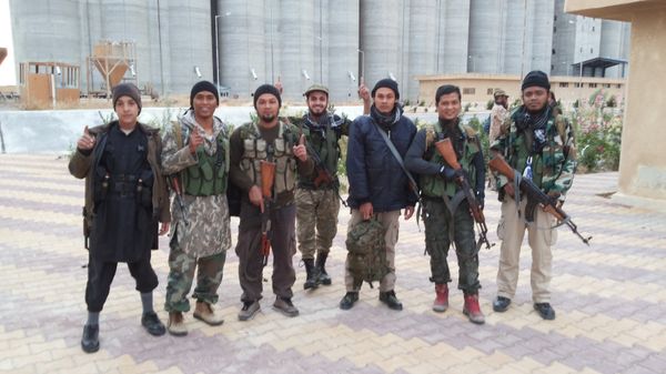 A picture of Daesh fighters taken from one of the captives. A picture of Daesh fighters taken from one of the captives. - Sputnik International