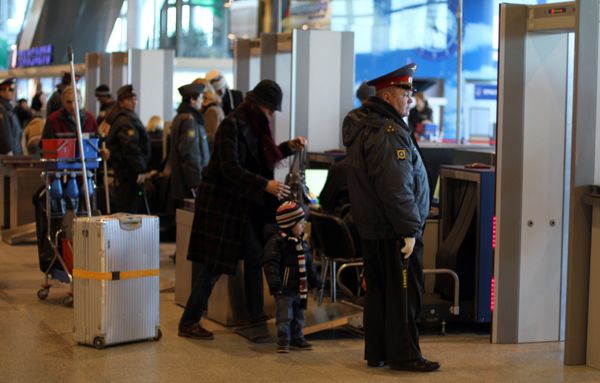Passengers undergoing security check at the Domodedovo Airport's entrance, before they enter they enter the airport terminal. Passengers undergoing security check at the Domodedovo Airport's entrance, before they enter they enter the airport terminal. - Sputnik International