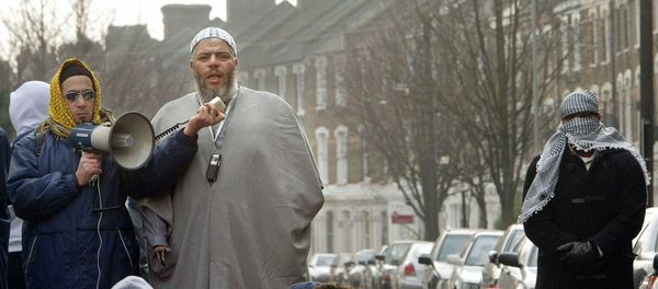 This file picture shows radical Imam Abu-Hamza al Masri leading prayers outside the closed Finsbury Park Mosque. UK (File) - Sputnik International
