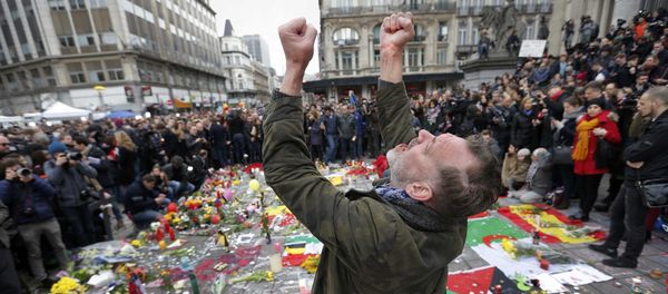 A man reacts at a street memorial following Tuesday's bomb attacks in Brussels, Belgium, March 23, 2016 A man reacts at a street memorial following Tuesday's bomb attacks in Brussels, Belgium, March 23, 2016 - Sputnik International