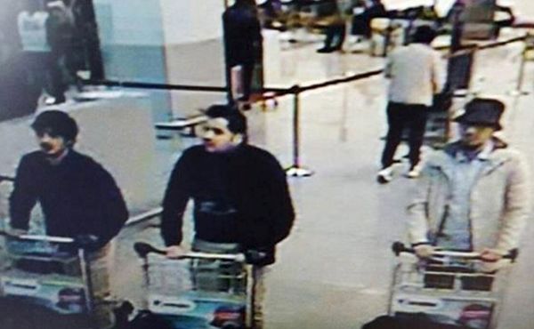  CCTV surveillance image shows three men identified as suspects in the Brussels attacks. - Sputnik International