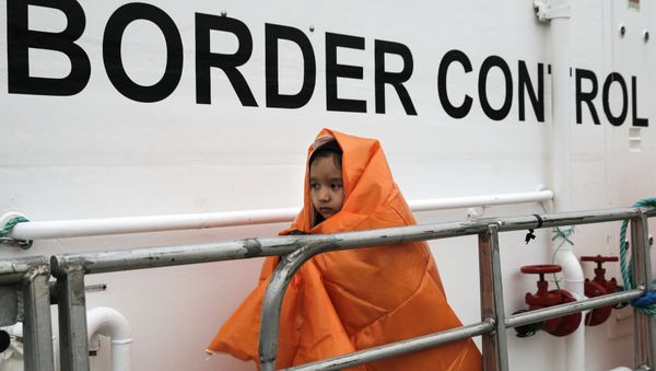 A refugee girl covered with a blanket and rescued at open sea prepares to disembark a Frontex patrol vessel at the port of Mytilene on the Lesbos island, Greece March 22, 2016. A refugee girl covered with a blanket and rescued at open sea prepares to disembark a Frontex patrol vessel at the port of Mytilene on the Lesbos island, Greece March 22, 2016. - Sputnik International