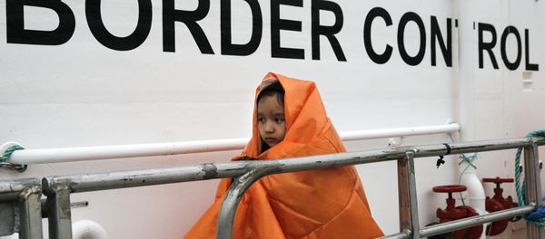 A refugee girl covered with a blanket and rescued at open sea prepares to disembark a Frontex patrol vessel at the port of Mytilene on the Lesbos island, Greece March 22, 2016. A refugee girl covered with a blanket and rescued at open sea prepares to disembark a Frontex patrol vessel at the port of Mytilene on the Lesbos island, Greece March 22, 2016. - Sputnik International