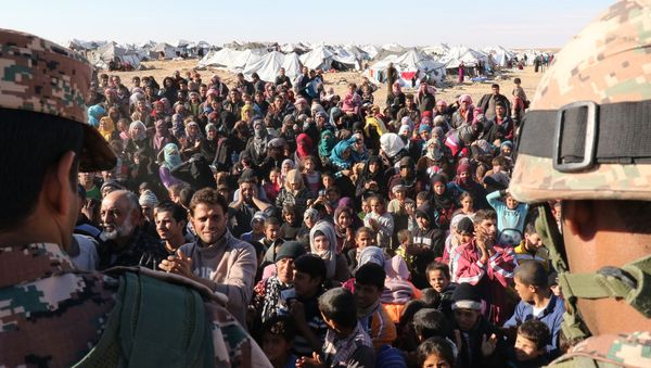 Syrian refugees, stuck between the Jordanian and Syrian borders, wait to cross into Jordan, at the Hadalat border crossing, east of the Jordanian capital Amman, on January 14, 2016 Syrian refugees, stuck between the Jordanian and Syrian borders, wait to cross into Jordan, at the Hadalat border crossing, east of the Jordanian capital Amman, on January 14, 2016 - Sputnik International