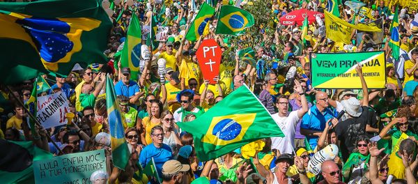 Demonstrators take part in a protest demanding the resignation of Brazilian President Dilma Rousseff, on March 13, 2016 in Porto Alegre, southern Brazil Demonstrators take part in a protest demanding the resignation of Brazilian President Dilma Rousseff, on March 13, 2016 in Porto Alegre, southern Brazil - Sputnik International