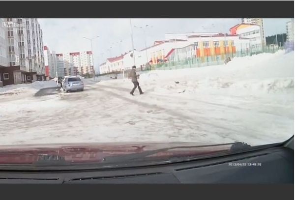 Windy Day In Russia Sends Old Man On Unexpected Trip - Sputnik International