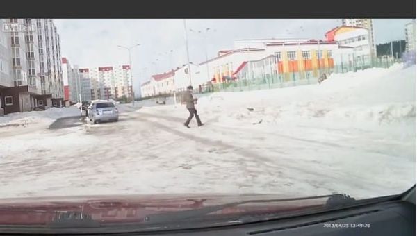 Windy Day In Russia Sends Old Man On Unexpected Trip - Sputnik International