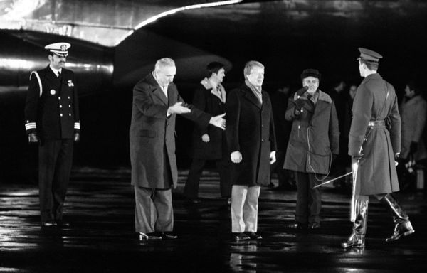 Polish First Secretary Edward Gierek, left, leads the way for President Jimmy Carter during arrival ceremonies in Warsaw, Dec. 29, 1977. Poland is the first stop on a six-nation visit by Carter Polish First Secretary Edward Gierek, left, leads the way for President Jimmy Carter during arrival ceremonies in Warsaw, Dec. 29, 1977. Poland is the first stop on a six-nation visit by Carter - Sputnik International
