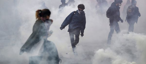 Cloud of tear gas surround French high school and university students take part in a demonstration against the labour reform bill proposal in Nantes, France, March 24, 2016 as part of a nationwide labor reform protest - Sputnik International