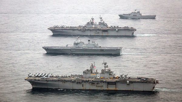 The U.S. Navy amphibious assault ships USS Bonhomme Richard, bottom, and USS Boxer, second from top, are underway with the Republic of Korea Navy Dokdo Amphibious Ready Group in the East Sea during exercise Ssang Yong 2016, March 8, 2016 - Sputnik International