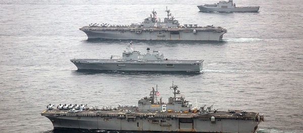 The U.S. Navy amphibious assault ships USS Bonhomme Richard, bottom, and USS Boxer, second from top, are underway with the Republic of Korea Navy Dokdo Amphibious Ready Group in the East Sea during exercise Ssang Yong 2016, March 8, 2016 The U.S. Navy amphibious assault ships USS Bonhomme Richard, bottom, and USS Boxer, second from top, are underway with the Republic of Korea Navy Dokdo Amphibious Ready Group in the East Sea during exercise Ssang Yong 2016, March 8, 2016 - Sputnik International
