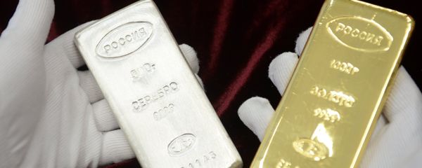 A worker holds a gold bar and a silver bar produced during the opening of a new bank bar manufacturing line at the Yekaterinburg Plant for Non-Ferrous Metals Processing, in the town of Verkhnyaya Pyshma, Sverdlovsk region. A worker holds a gold bar and a silver bar produced during the opening of a new bank bar manufacturing line at the Yekaterinburg Plant for Non-Ferrous Metals Processing, in the town of Verkhnyaya Pyshma, Sverdlovsk region. - Sputnik International