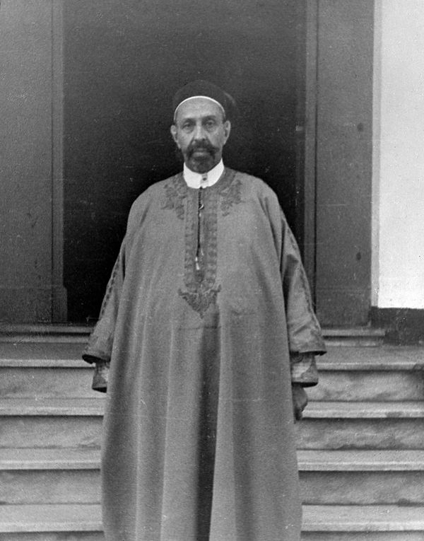 Emir Idris El Senussi, leader of the Cyrenaican Arabs, stands in the doorway of his summer house at Sidi Fara, Libya, in July 1949. - Sputnik International