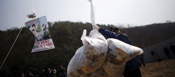 Park Sang-Hak, a North Korean defector living in the South and leader of an anti-North Korea civic group, holds a balloon containing leaflets denouncing North Korean leader Kim Jong Un, near the demilitarized zone separating the two Koreas in Paju, South Korea, March 26, 2016, on the sixth anniversary of the sinking of the naval ship Cheonan. Park Sang-Hak, a North Korean defector living in the South and leader of an anti-North Korea civic group, holds a balloon containing leaflets denouncing North Korean leader Kim Jong Un, near the demilitarized zone separating the two Koreas in Paju, South Korea, March 26, 2016, on the sixth anniversary of the sinking of the naval ship Cheonan. - Sputnik International