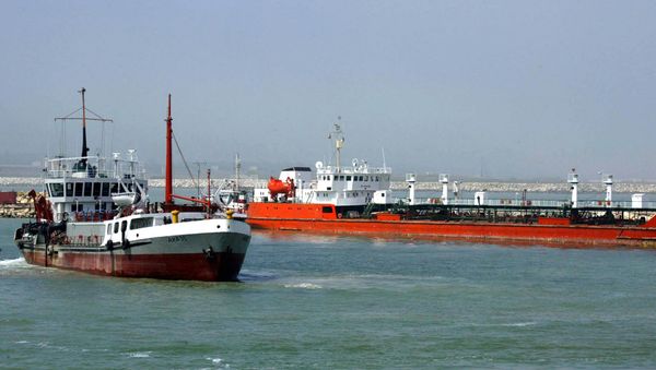 An Iranian oil tanker is seen floating on the Caspian Sea An Iranian oil tanker is seen floating on the Caspian Sea - Sputnik International