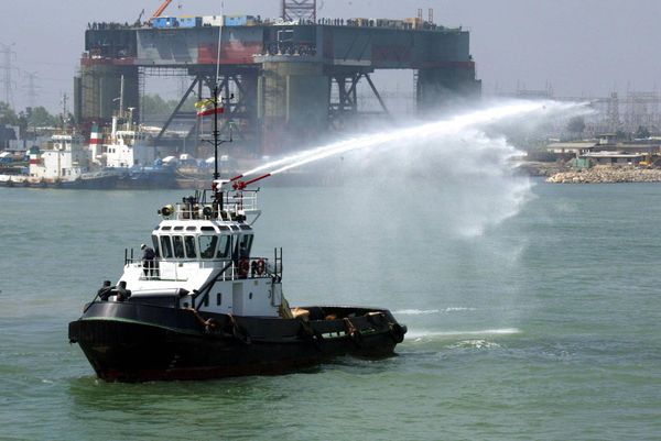 A barge sprays water during the opening of the Neka oil terminal on the Caspian Sea, 340 kms northwest of Tehran in Mazandaran province (file) - Sputnik International