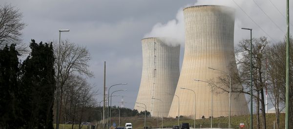 Steam escapes from the cooling tower of the Tihange nuclear power station, one of the two large-scale nuclear power plants in Belgium, March 26, 2016. Steam escapes from the cooling tower of the Tihange nuclear power station, one of the two large-scale nuclear power plants in Belgium, March 26, 2016. - Sputnik International
