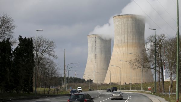 Steam escapes from the cooling tower of the Tihange nuclear power station, one of the two large-scale nuclear power plants in Belgium, March 26, 2016. Steam escapes from the cooling tower of the Tihange nuclear power station, one of the two large-scale nuclear power plants in Belgium, March 26, 2016. - Sputnik International