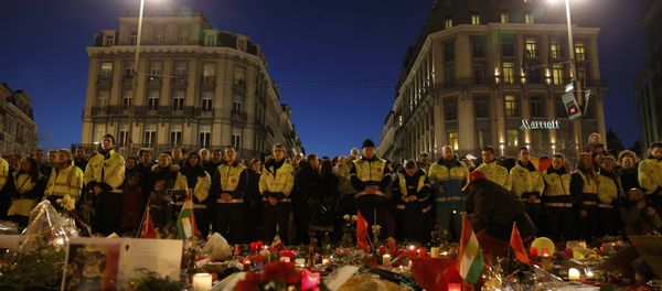 Rescue workers in yellow vests gather at the Place de la Bourse to pay tribute to the victims of Tuesday's bomb attacks in Brussels, Belgium, March 25, 2016. - Sputnik International