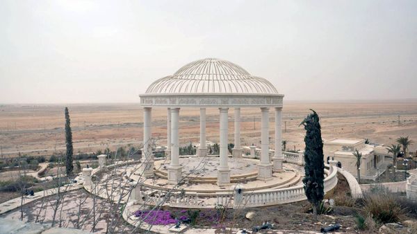 A general view shows part of a palace complex, which has been recaptured by Syrian government forces, on the western edge of Palmyra in this picture provided by SANA on March 24, 2016. - Sputnik International