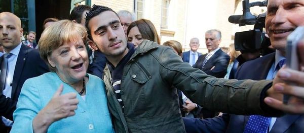 Anas Modamani with Angela Merkel - Sputnik International
