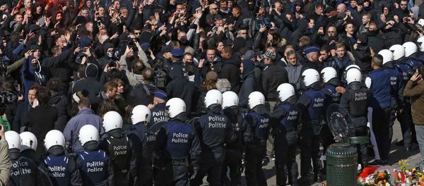Right-wing demonstrators protest against the wave of terrorism in front of the old stock exchange in Brussels, Belgium - Sputnik International