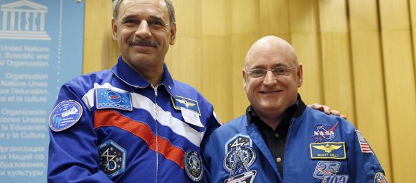 NASA astronaut Scott Kelly (R) and Roscosmos cosmonaut Mikhail Kornienko of Russia pose after a press conference on December 18, 2014 at the UNESCO in Paris. NASA astronaut Scott Kelly (R) and Roscosmos cosmonaut Mikhail Kornienko of Russia pose after a press conference on December 18, 2014 at the UNESCO in Paris. - Sputnik International