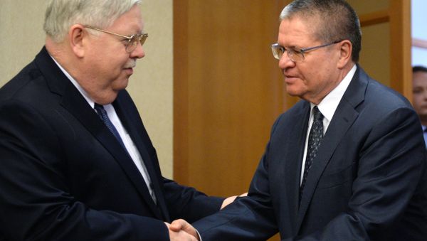 Russian Economic Development Minister Aleksei Ulyukaev meets with US Ambassador John Tefft Russian Economic Development Minister Aleksei Ulyukaev meets with US Ambassador John Tefft - Sputnik International