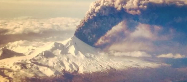 Alaska’s Pavlof Volcano Erupts 20,000 Feet in the Air (VIDEO) Alaska’s Pavlof Volcano Erupts 20,000 Feet in the Air (VIDEO) - Sputnik International