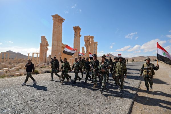 Liberation of Palmyra: Syrian soldiers with the flag of Syria are marching through Palmyra. Liberation of Palmyra: Syrian soldiers with the flag of Syria are marching through Palmyra. - Sputnik International