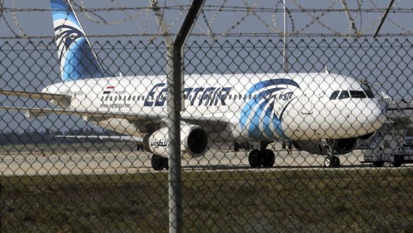 A hijacked Egyptair Airbus A320 airbus stands on the runway at Larnaca Airport in Larnaca, Cyprus , March 29, 2016 A hijacked Egyptair Airbus A320 airbus stands on the runway at Larnaca Airport in Larnaca, Cyprus , March 29, 2016 - Sputnik International