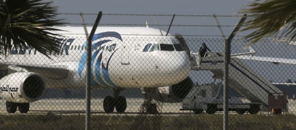 An official boards a hijacked Egyptair A320 Airbus at Larnaca Airport in Larnaca, Cyprus, March 29, 2016 - Sputnik International