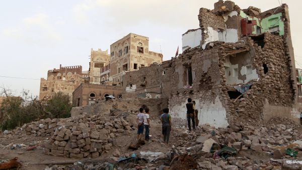 Yemeni children look on March 23, 2016 at buildings that were damaged by air strikes carried out by the Saudi-led coalition over the past year in the UNESCO-listed old city of the Yemeni capital Sanaa Yemeni children look on March 23, 2016 at buildings that were damaged by air strikes carried out by the Saudi-led coalition over the past year in the UNESCO-listed old city of the Yemeni capital Sanaa - Sputnik International
