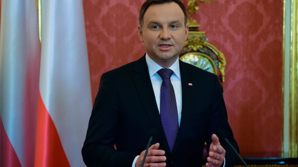 Polish President Andrzej Duda answers to a journalist's question in Maria Therese Hall of the presidential palace of Buda Castle in Budapest on March 18, 2016 - Sputnik International