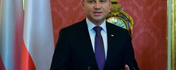 Polish President Andrzej Duda answers to a journalist's question in Maria Therese Hall of the presidential palace of Buda Castle in Budapest on March 18, 2016 - Sputnik International