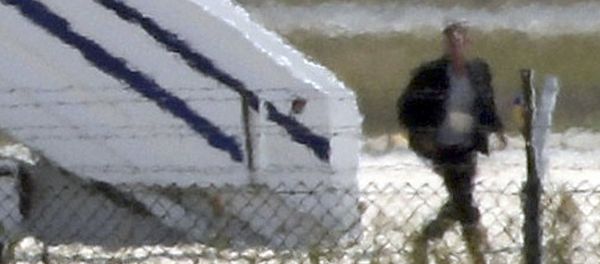 A man thought to be the hijacker leaves the hijacked Egyptair Airbus A320 at Larnaca Airport in Larnaca, Cyprus, March 29, 2016 A man thought to be the hijacker leaves the hijacked Egyptair Airbus A320 at Larnaca Airport in Larnaca, Cyprus, March 29, 2016 - Sputnik International
