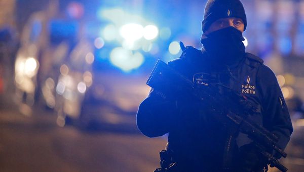 (File) A masked Belgian police officer takes part in police operations in Schaerbeek following Tuesday's bomb attacks in Brussels, Belgium, March 25, 2016 - Sputnik International