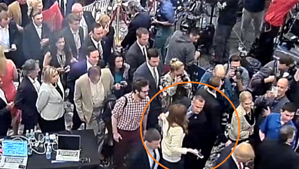 Jupiter police release video showing Corey Lewandowski grab Michelle Fields - Sputnik International