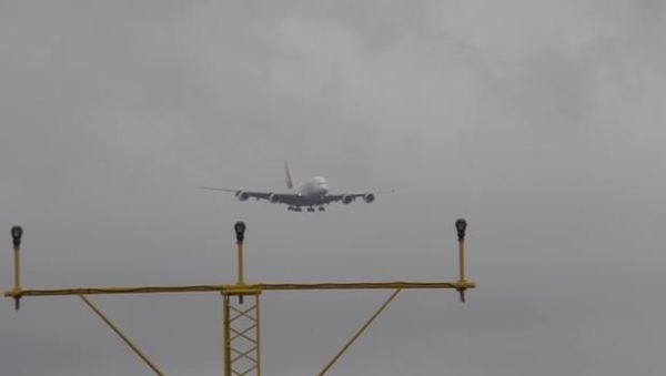 Plane looks like it is floating in the sky - Sputnik International