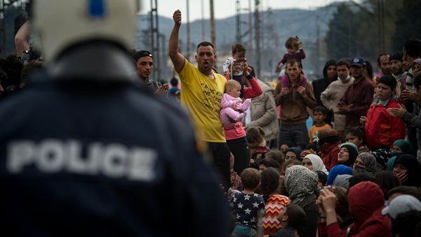 Yazidi refugees protest to call for the reopening of the borders at a makeshift camp at the Greek-Macedonian border near the village of Idomeni on March 21, 2016 Yazidi refugees protest to call for the reopening of the borders at a makeshift camp at the Greek-Macedonian border near the village of Idomeni on March 21, 2016 - Sputnik International