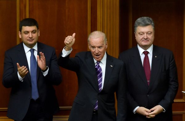 Vice President Joe Biden at a meeting of Ukraine's Verkhovna Rada in Kiev. Right: Ukrainian President Petro Poroshenko. Left: Verkhovna Rada Speaker Vladimir Groisman. Vice President Joe Biden at a meeting of Ukraine's Verkhovna Rada in Kiev. Right: Ukrainian President Petro Poroshenko. Left: Verkhovna Rada Speaker Vladimir Groisman. - Sputnik International