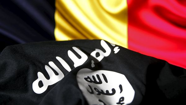 Islamic State flag is seen in front of a Belgian flag in this illustration taken March 22, 2016. Islamic State flag is seen in front of a Belgian flag in this illustration taken March 22, 2016. - Sputnik International
