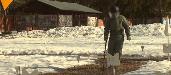 Russian Bomb Disposal Techs Training to Defuse Mines Before Going to Palmyra Russian Bomb Disposal Techs Training to Defuse Mines Before Going to Palmyra - Sputnik International