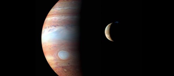 This montage of New Horizons images shows Jupiter and its volcanic moon Io. - Sputnik International