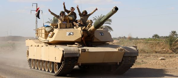 Iraqi government forces gesture from their vehicles in the village of Mohammadi, a few miles north of Hit, in Iraq's western province of Anbar on March 18, 2016 - Sputnik International