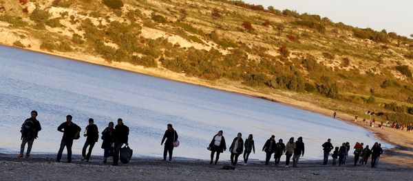 Refugees walk along a beach before trying to travel to the Greek island of Chios from the western Turkish coastal town of Cesme, in Izmir province, Turkey, in this March 5, 2016 file photo. Refugees walk along a beach before trying to travel to the Greek island of Chios from the western Turkish coastal town of Cesme, in Izmir province, Turkey, in this March 5, 2016 file photo. - Sputnik International