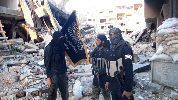 Fighters from the al-Qaida group in the Levant, Al-Nusra Front, stand among destroyed buildings near the front line with Syrian government solders in Yarmuk Palestinian refugee camp, south of Damascus on September 22, 2014 Fighters from the al-Qaida group in the Levant, Al-Nusra Front, stand among destroyed buildings near the front line with Syrian government solders in Yarmuk Palestinian refugee camp, south of Damascus on September 22, 2014 - Sputnik International