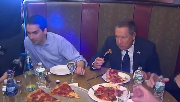 John Kasich Defends Eating New York Pizza With a Fork John Kasich Defends Eating New York Pizza With a Fork - Sputnik International