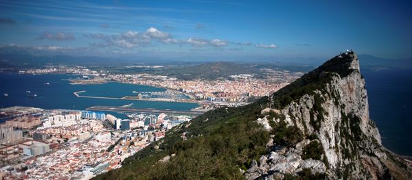A picture taken on March 17, 2016 shows the Rock of Gibraltar with Spain in background. A picture taken on March 17, 2016 shows the Rock of Gibraltar with Spain in background. - Sputnik International
